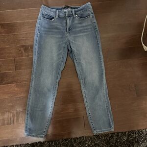 Ankle length blue low cut jeans